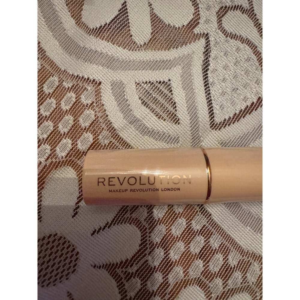Makeup Revolution Fast Base Stick Foundation Shade F5 6.2g New Sealed